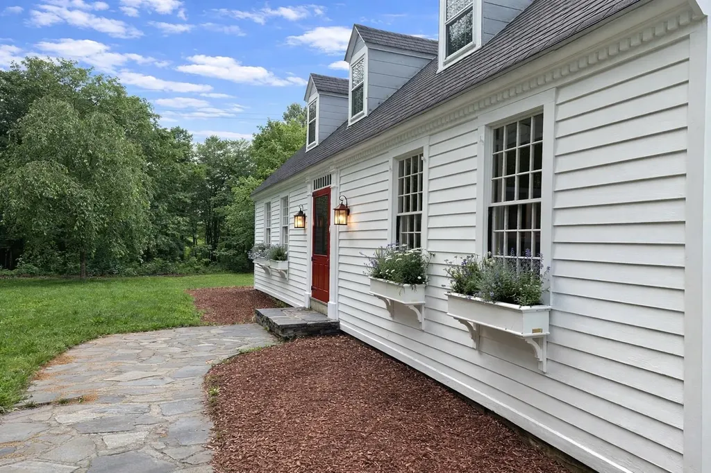 11 Strawberry Hill Brattleboro VT 05301