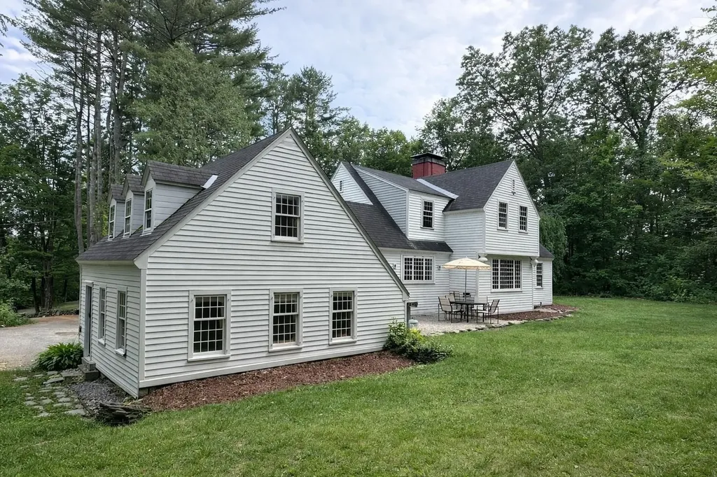 11 Strawberry Hill Brattleboro VT 05301