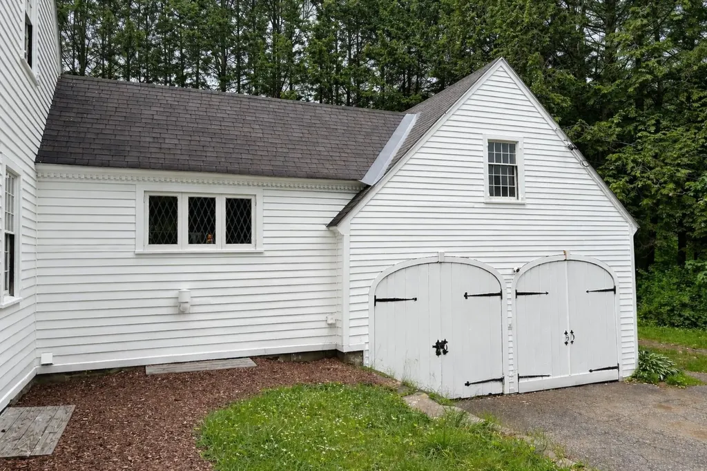 11 Strawberry Hill Brattleboro VT 05301