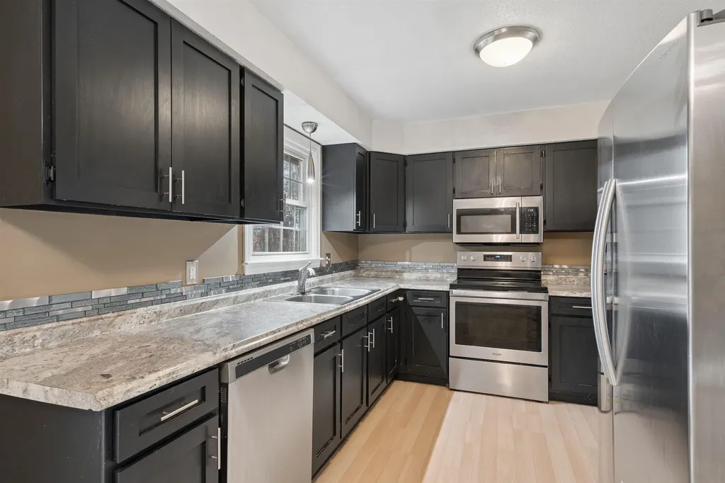 20 Tenley Drive Lebanon NH 03784