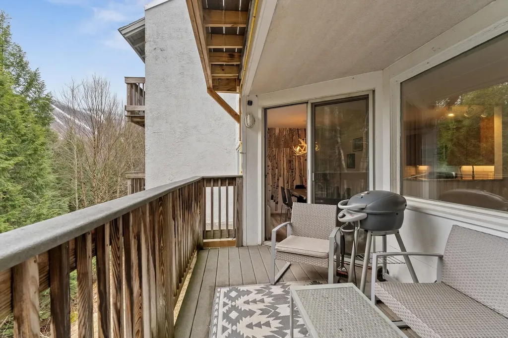 102 Upper Phase Road Warren VT 05674