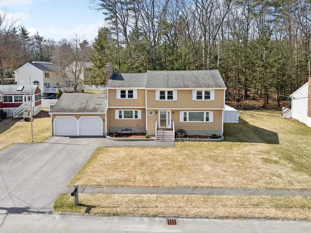 10 Hampton Drive Nashua NH 03063