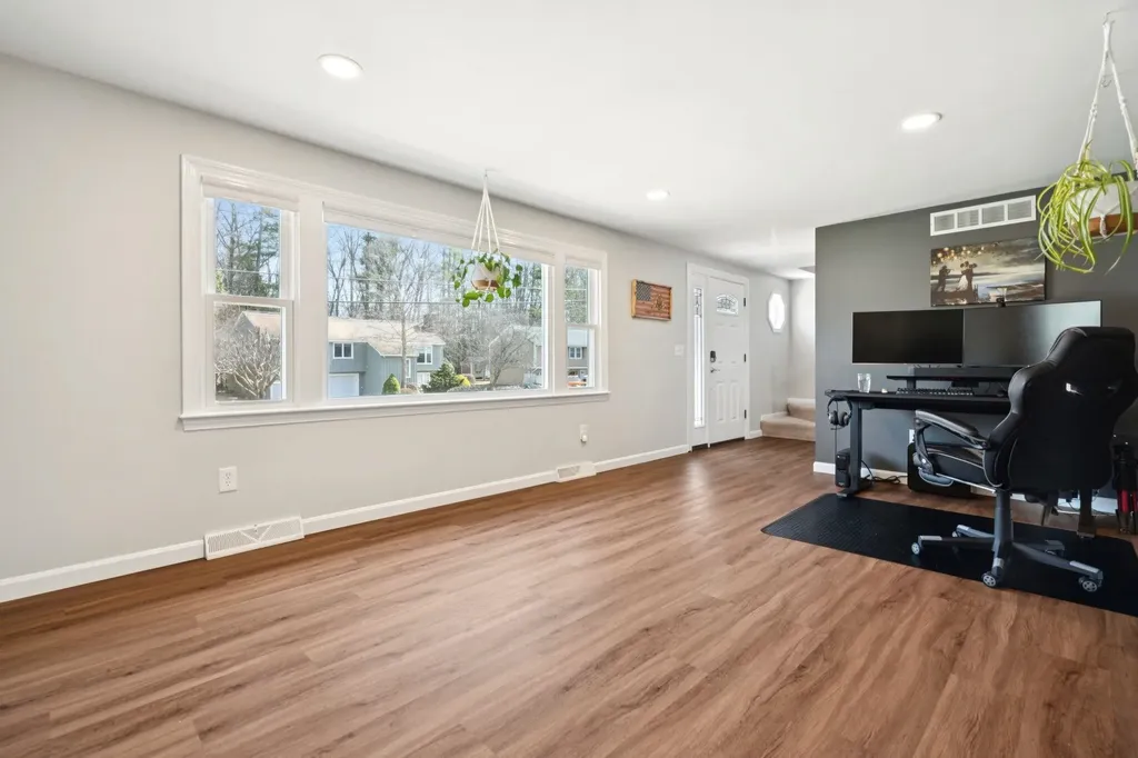 10 Hampton Drive Nashua NH 03063