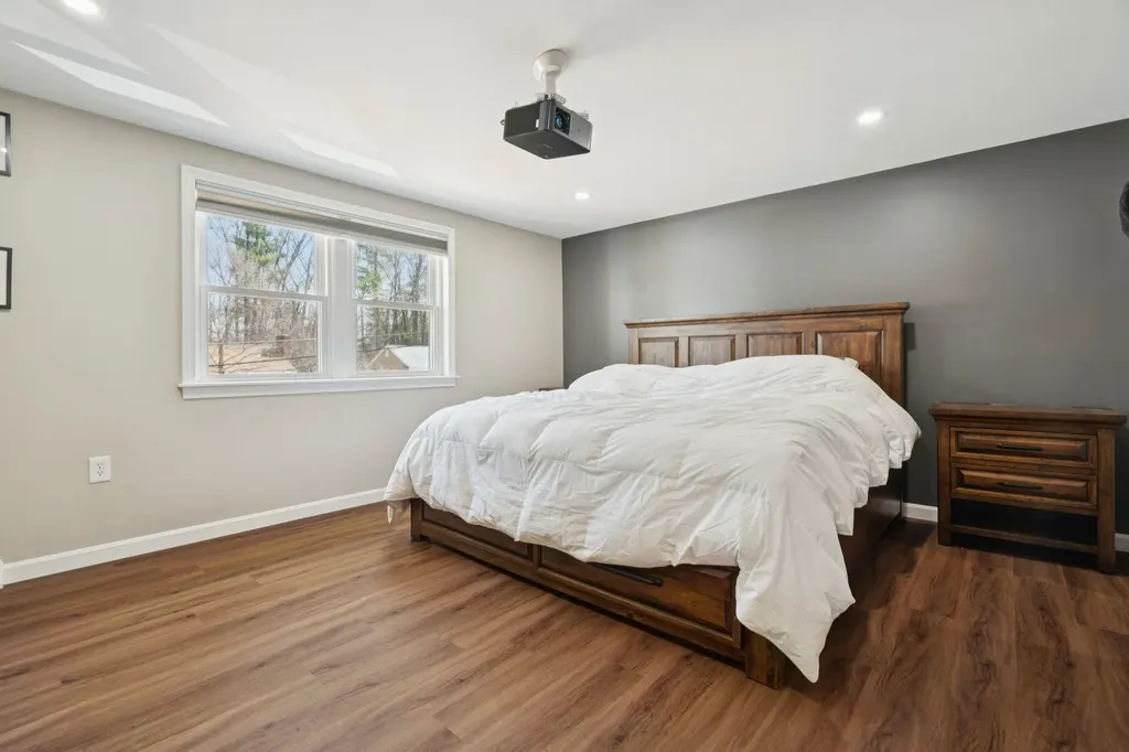 10 Hampton Drive Nashua NH 03063