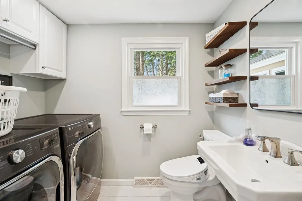 10 Hampton Drive Nashua NH 03063
