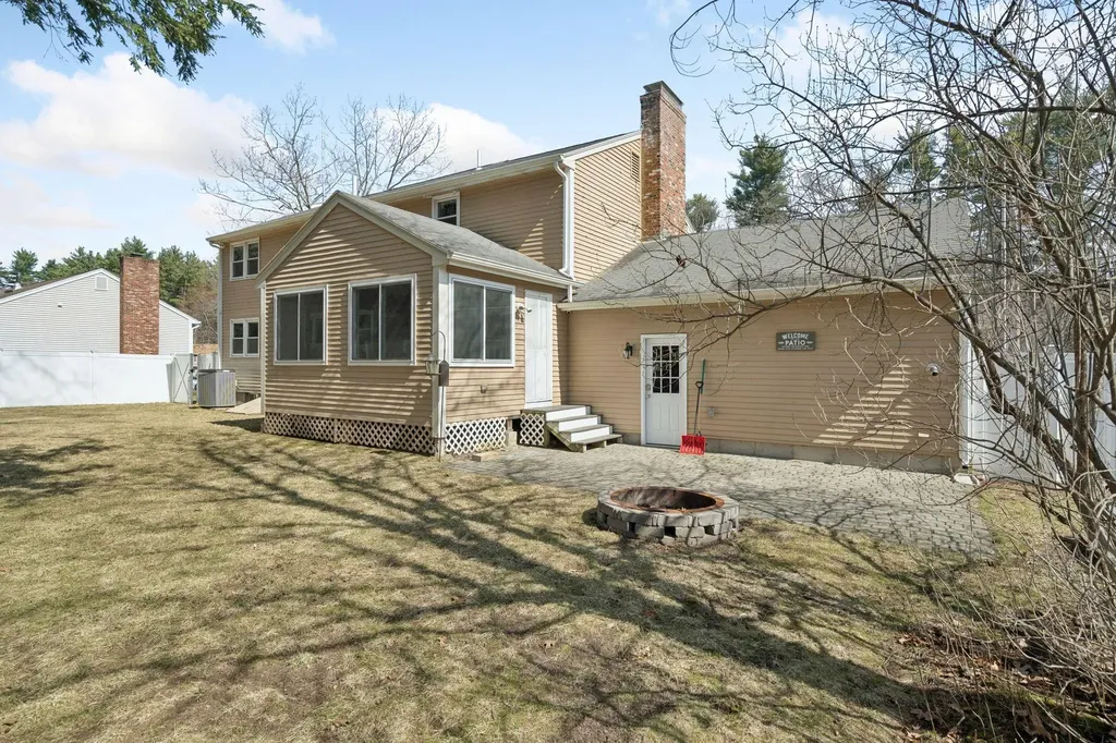 10 Hampton Drive Nashua NH 03063