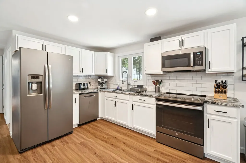 10 Hampton Drive Nashua NH 03063