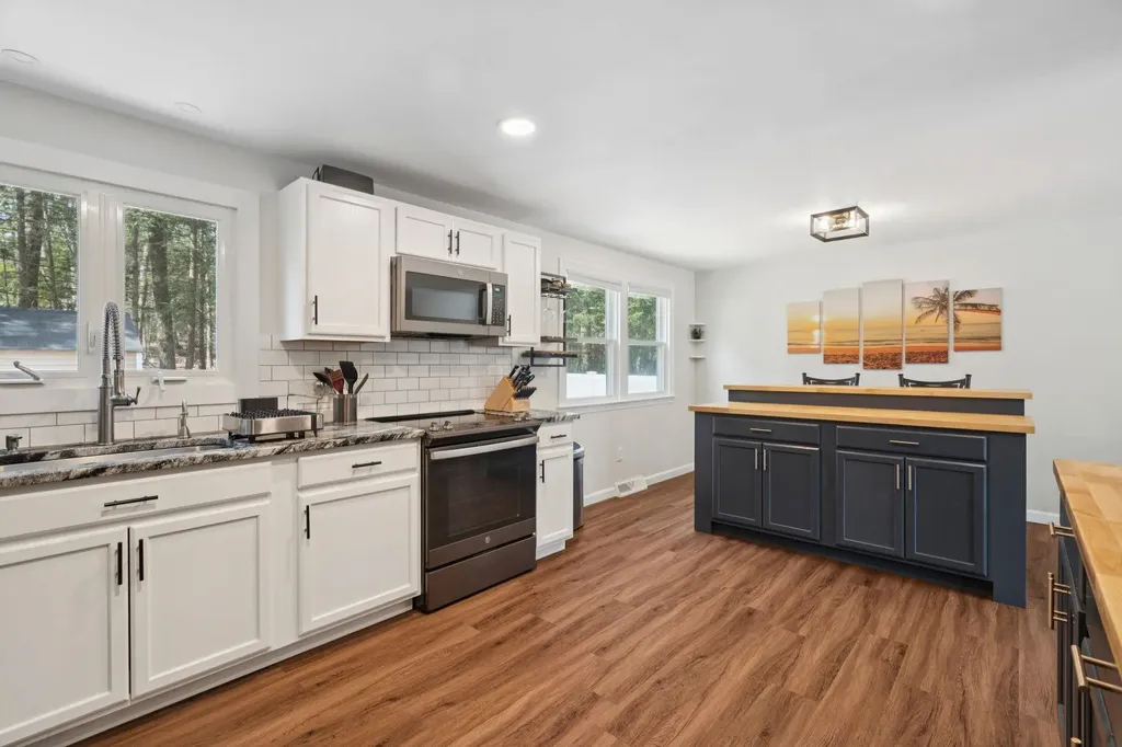 10 Hampton Drive Nashua NH 03063