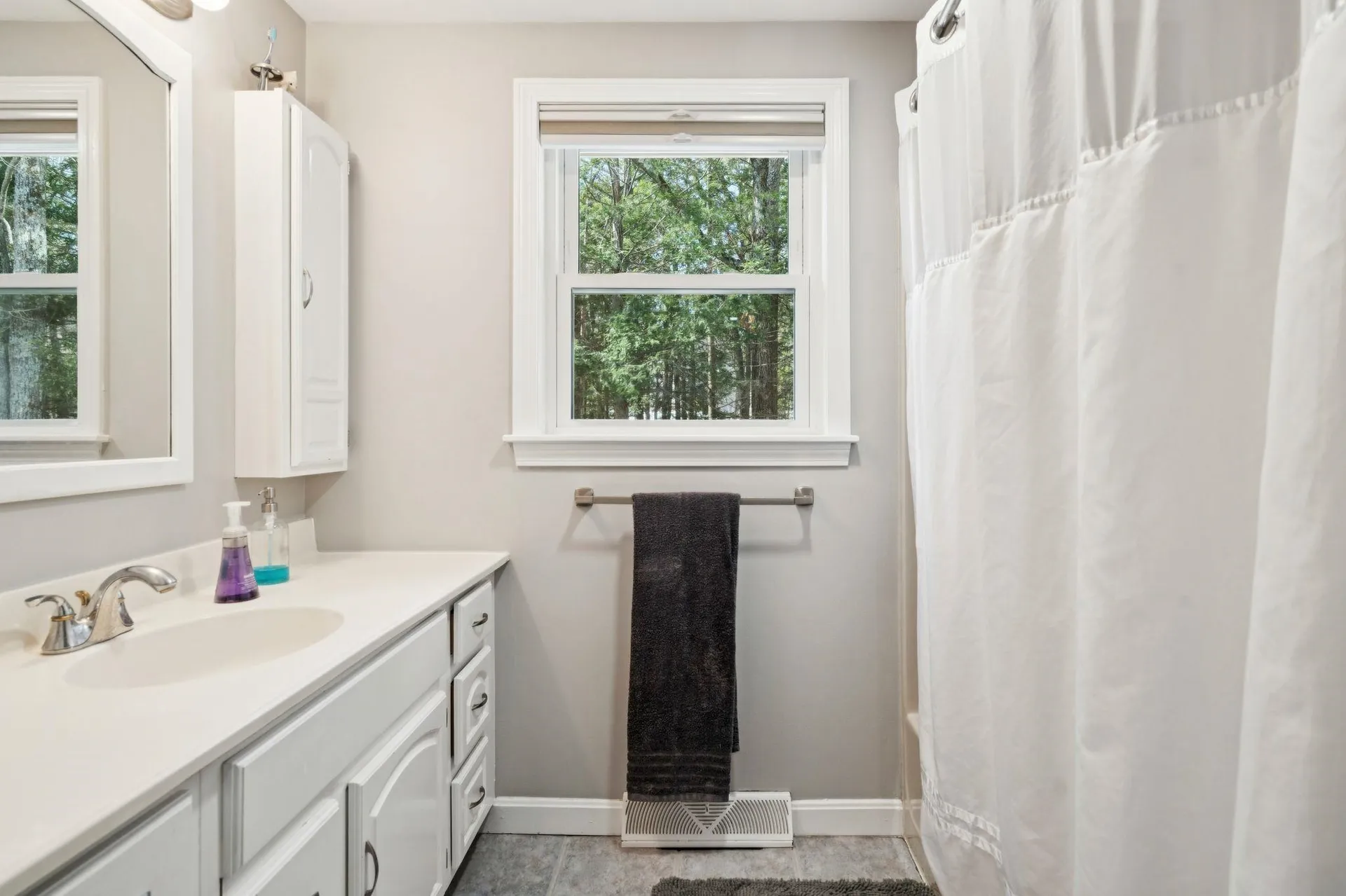 10 Hampton Drive Nashua NH 03063