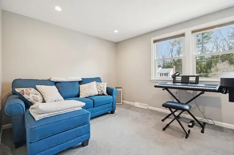 10 Hampton Drive Nashua NH 03063