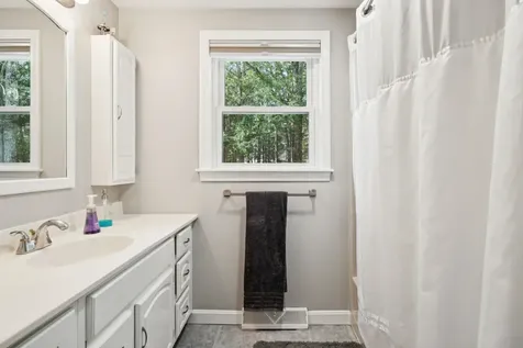 10 Hampton Drive Nashua NH 03063