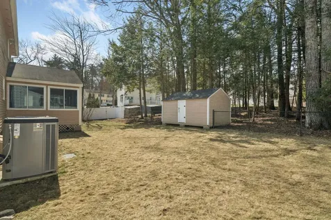 10 Hampton Drive Nashua NH 03063