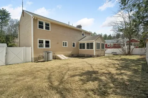 10 Hampton Drive Nashua NH 03063