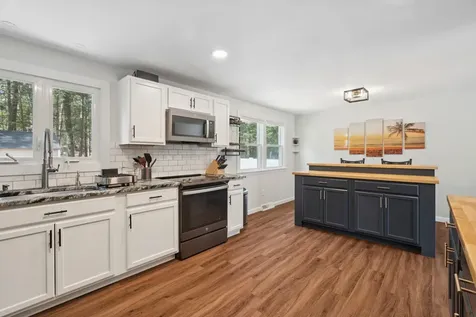 10 Hampton Drive Nashua NH 03063