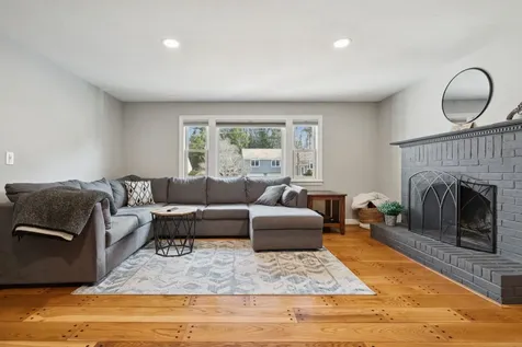 10 Hampton Drive Nashua NH 03063