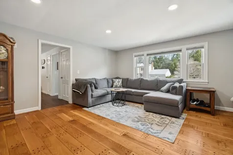 10 Hampton Drive Nashua NH 03063