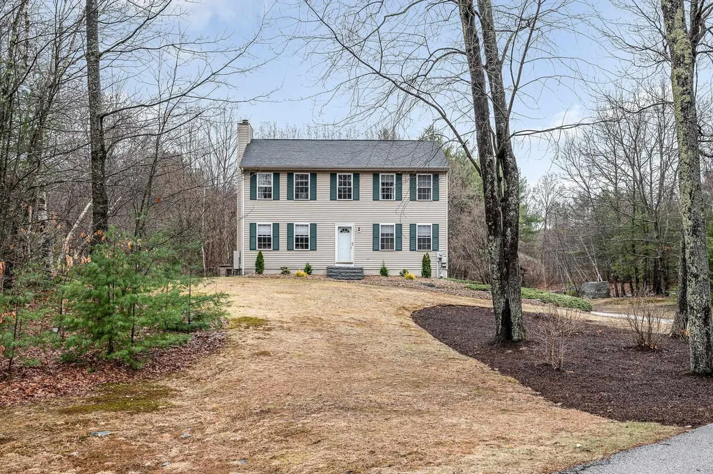 13 Sheridan Drive Londonderry NH 03053