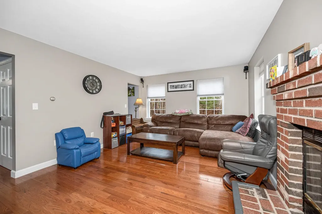 13 Sheridan Drive Londonderry NH 03053