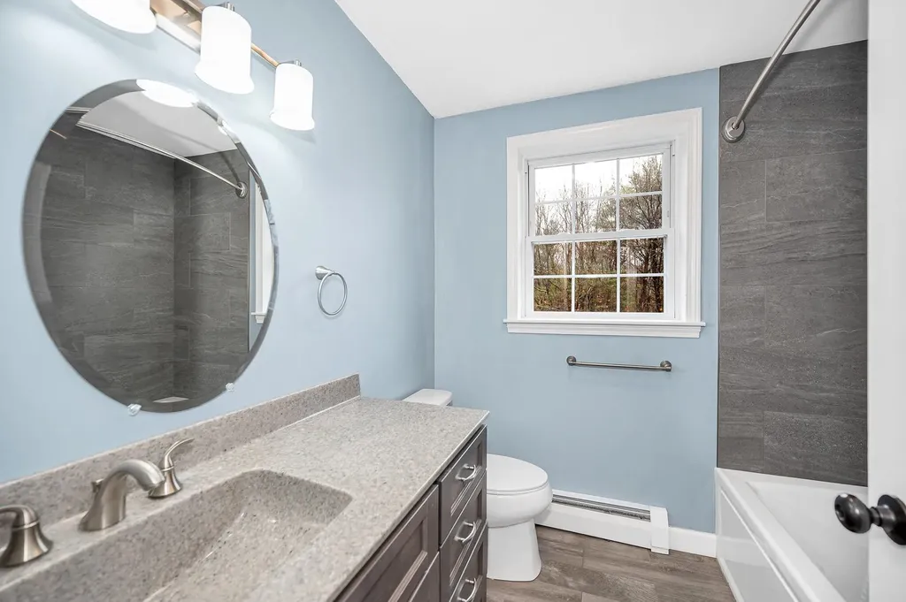 13 Sheridan Drive Londonderry NH 03053