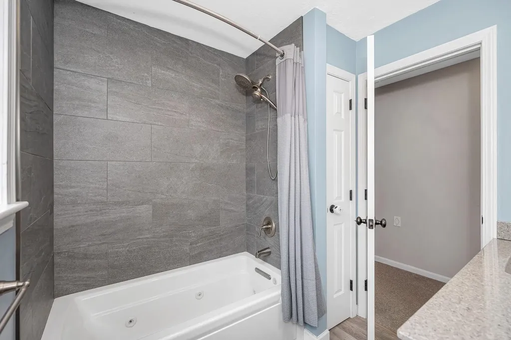 13 Sheridan Drive Londonderry NH 03053