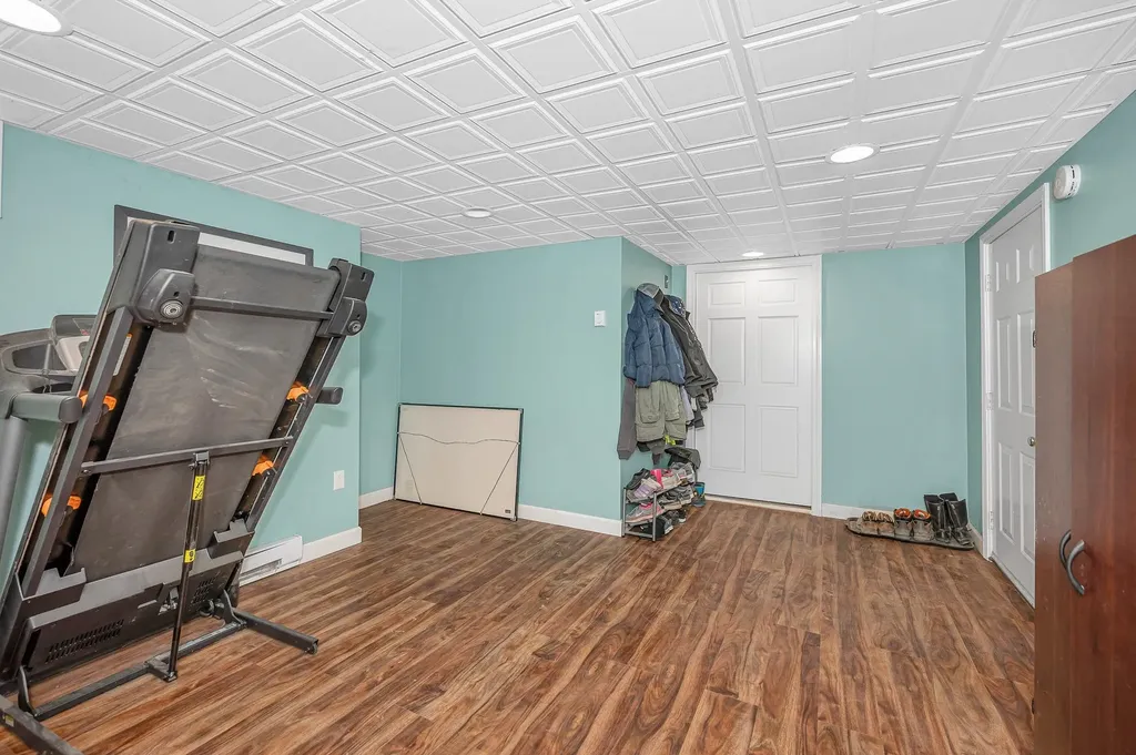 13 Sheridan Drive Londonderry NH 03053