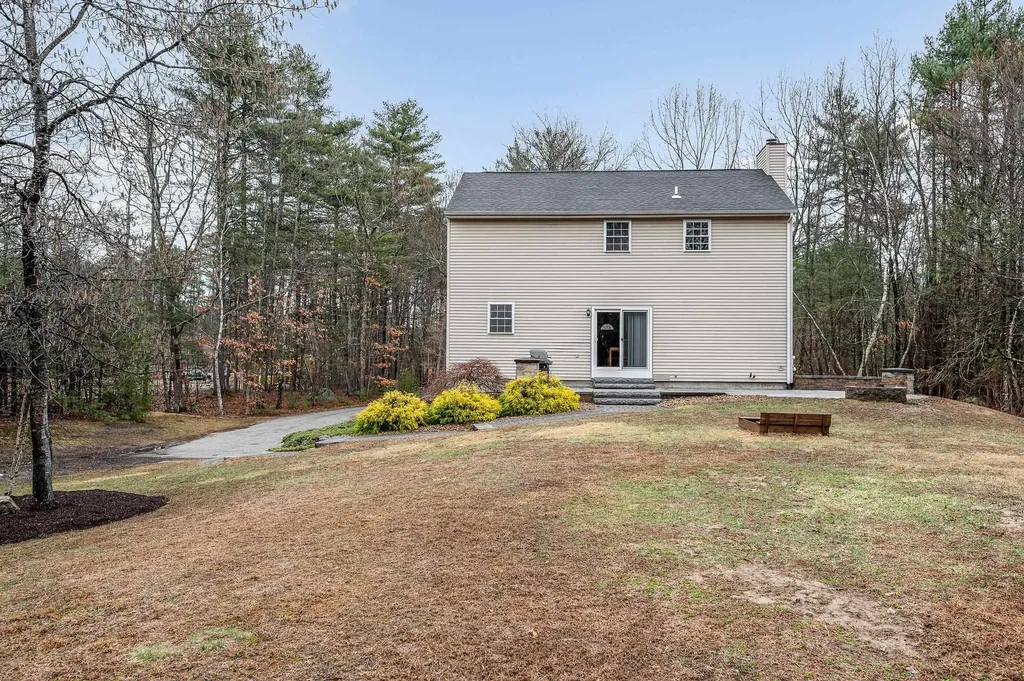 13 Sheridan Drive Londonderry NH 03053