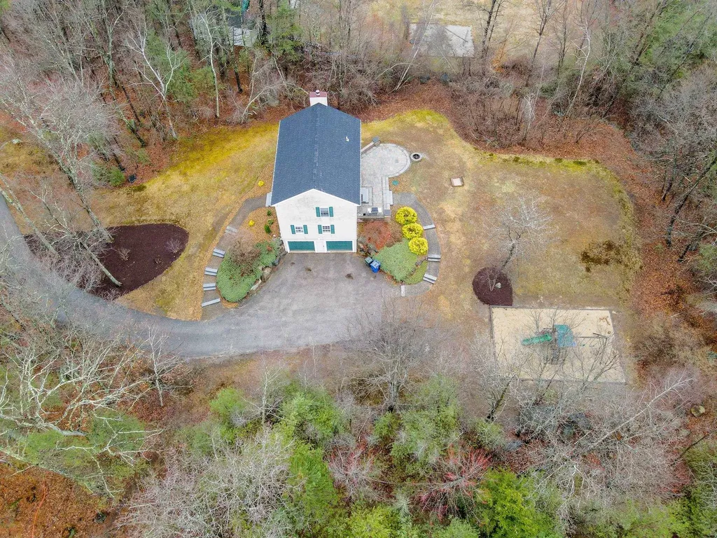 13 Sheridan Drive Londonderry NH 03053