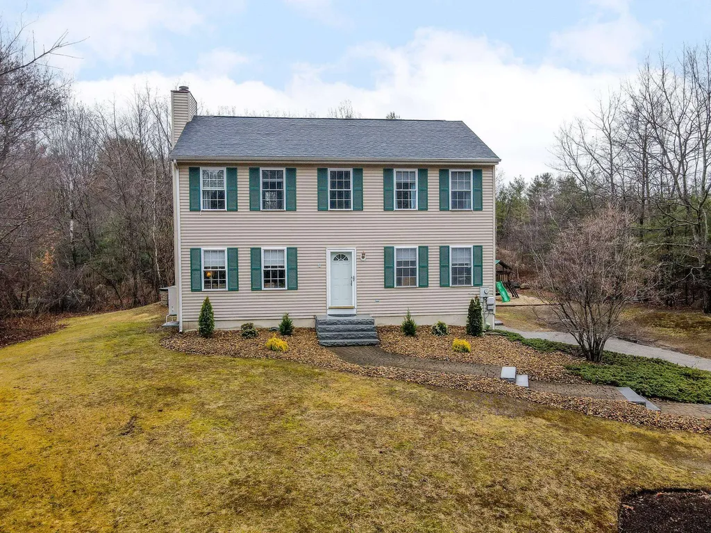 13 Sheridan Drive Londonderry NH 03053