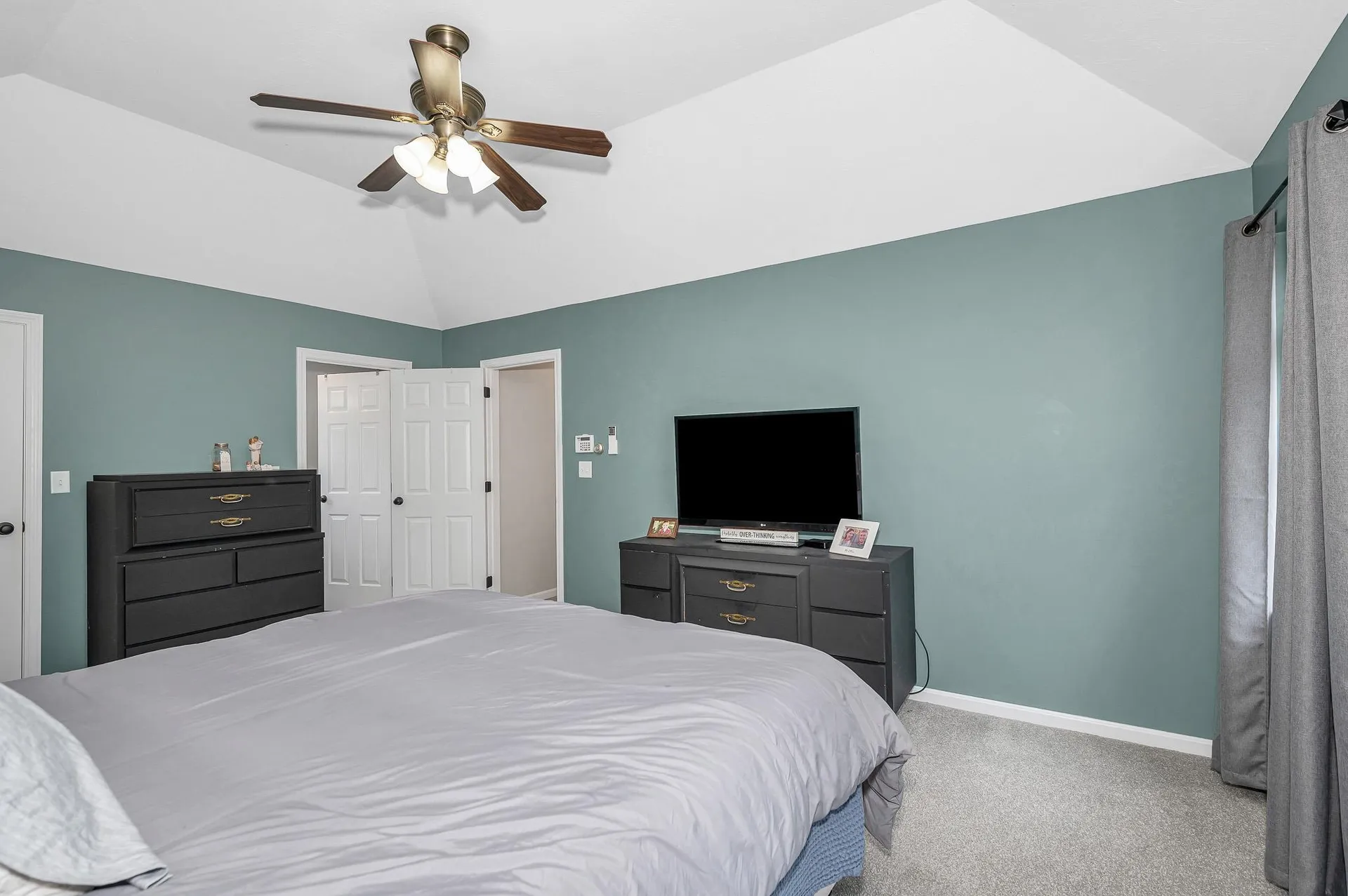 13 Sheridan Drive Londonderry NH 03053
