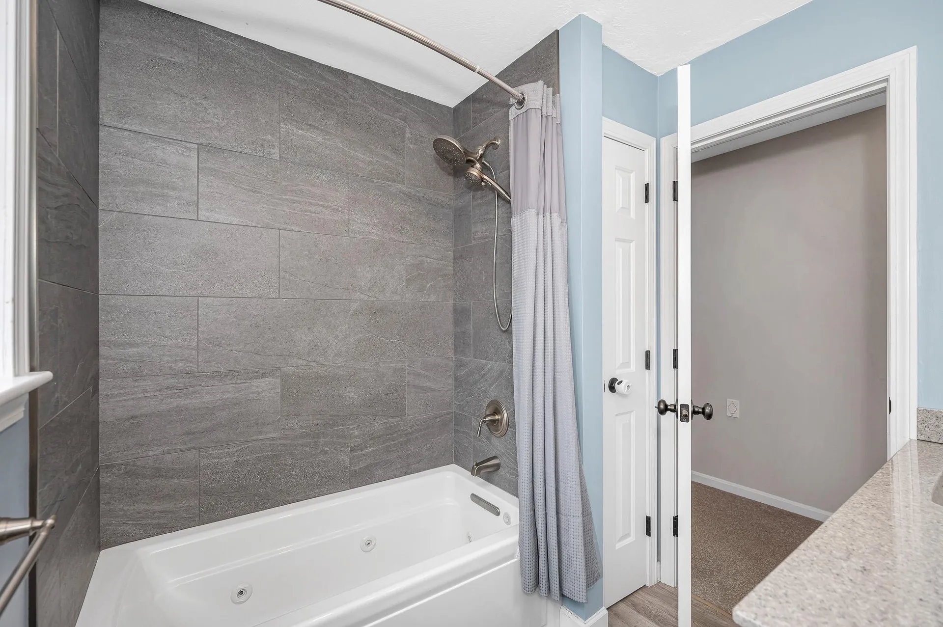 13 Sheridan Drive Londonderry NH 03053