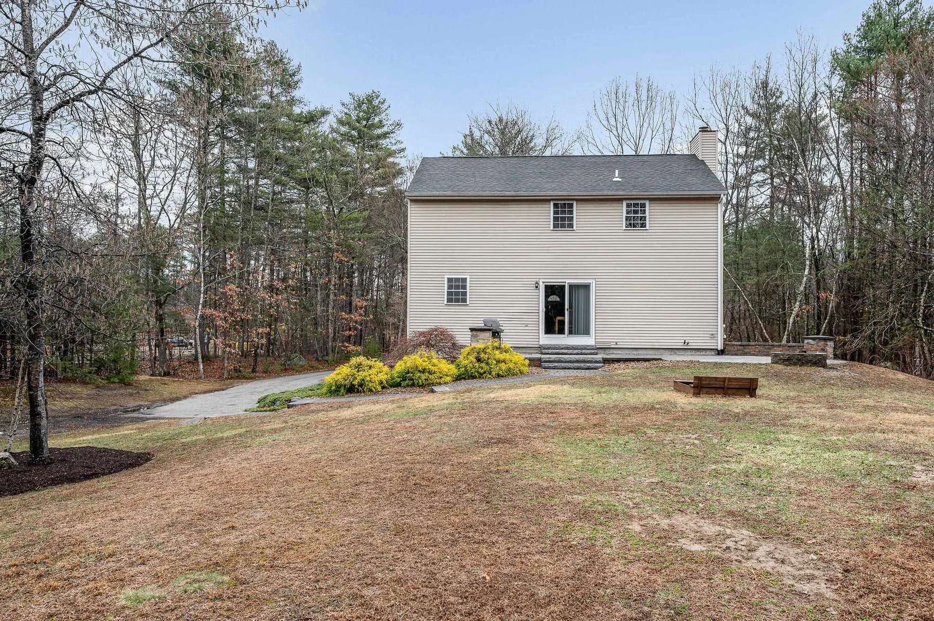 13 Sheridan Drive Londonderry NH 03053