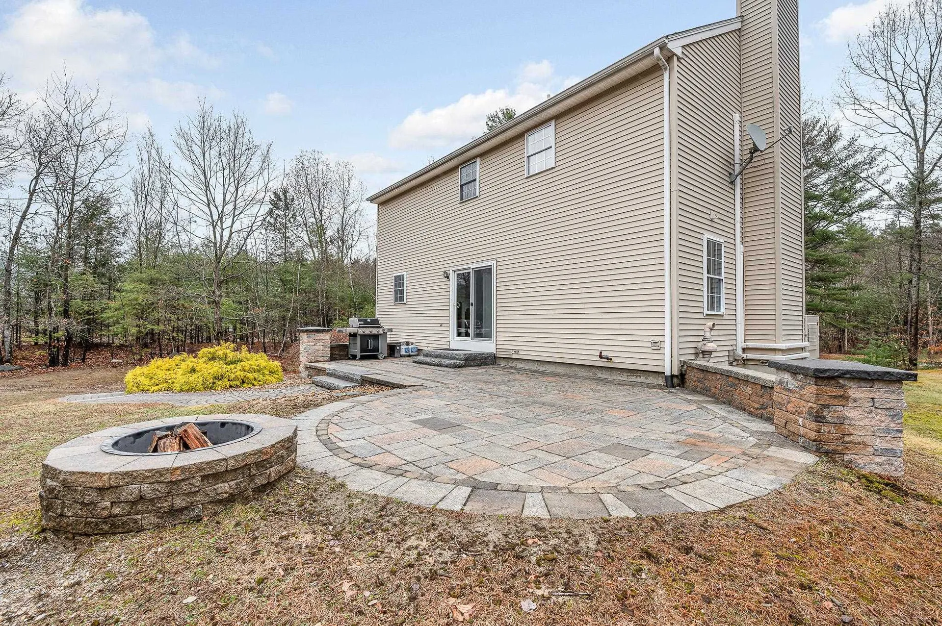 13 Sheridan Drive Londonderry NH 03053