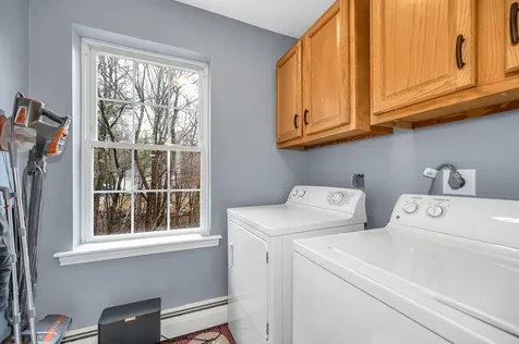 13 Sheridan Drive Londonderry NH 03053