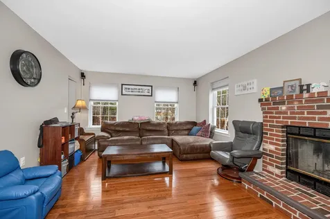 13 Sheridan Drive Londonderry NH 03053