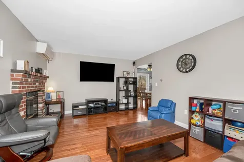 13 Sheridan Drive Londonderry NH 03053