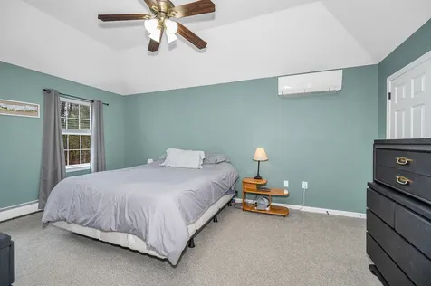 13 Sheridan Drive Londonderry NH 03053
