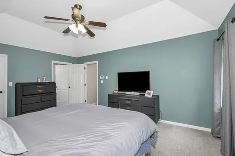 13 Sheridan Drive Londonderry NH 03053