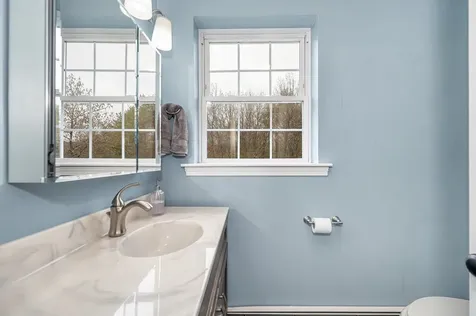 13 Sheridan Drive Londonderry NH 03053