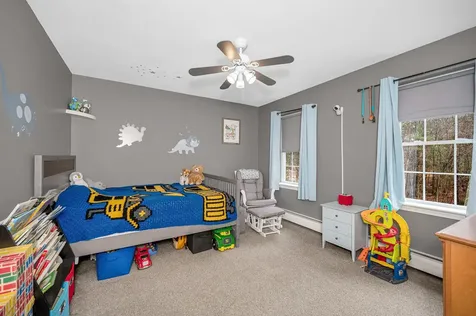 13 Sheridan Drive Londonderry NH 03053
