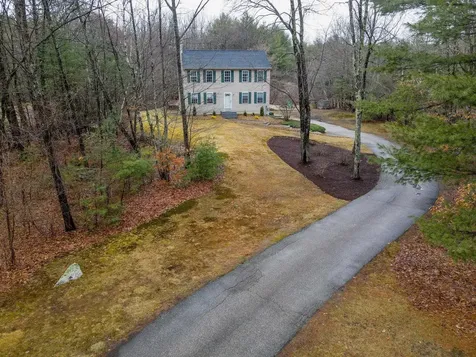 13 Sheridan Drive Londonderry NH 03053