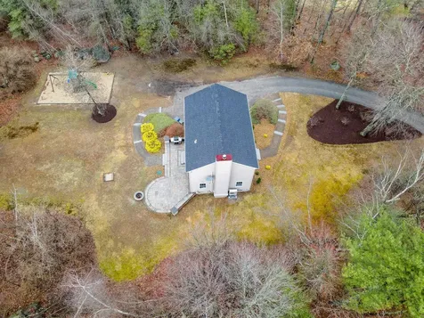 13 Sheridan Drive Londonderry NH 03053