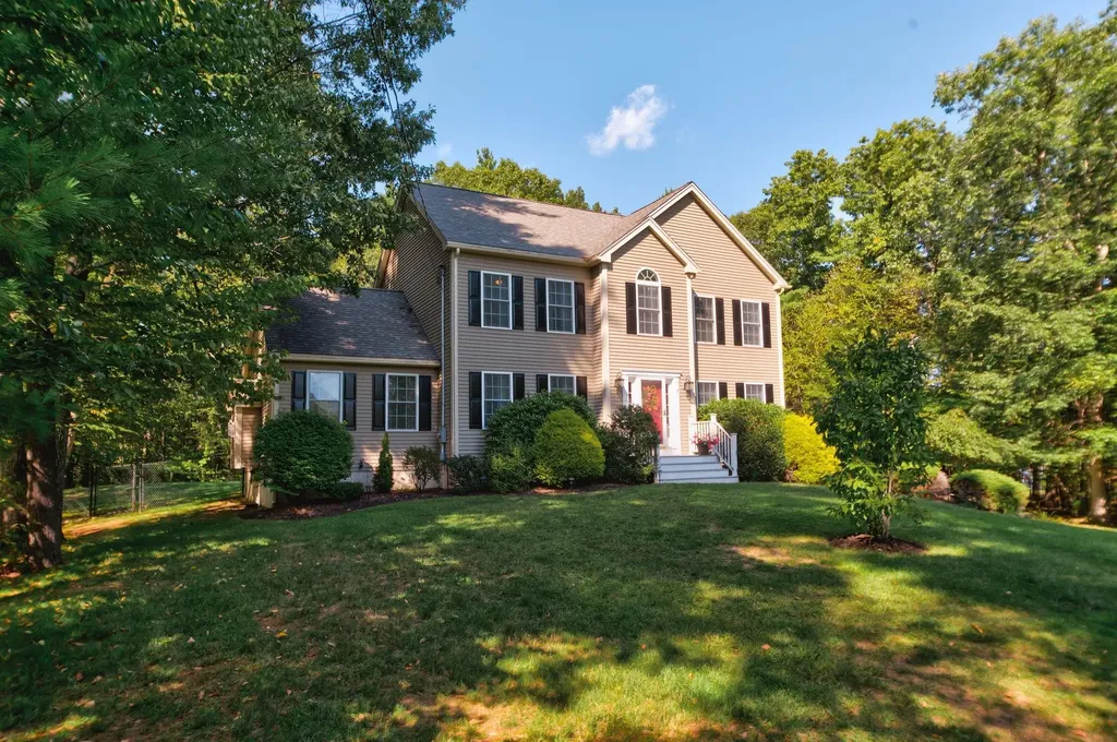 7 Rellas Ridge Kingston NH 03848