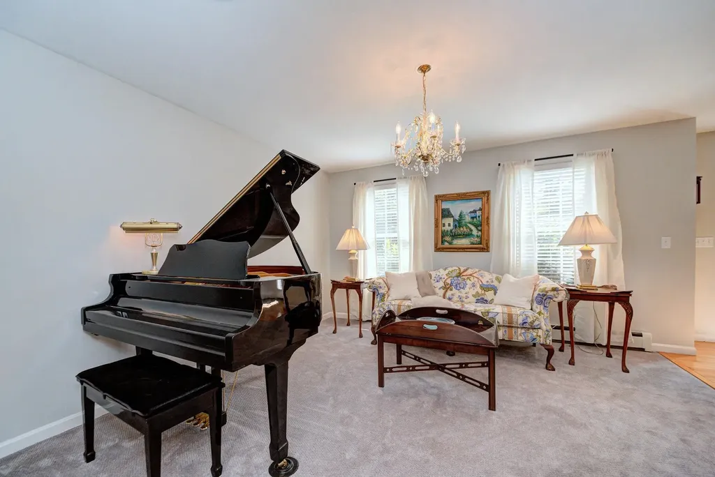 7 Rellas Ridge Kingston NH 03848