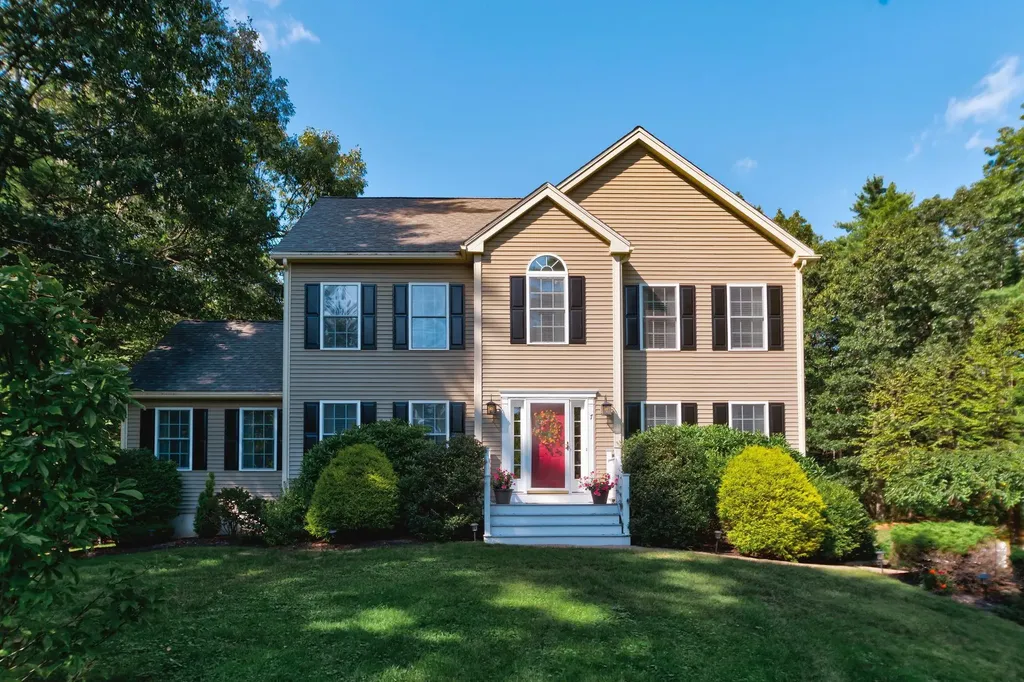 7 Rellas Ridge Kingston NH 03848