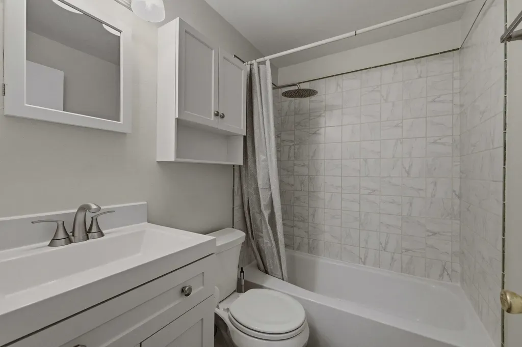 559 Sagamore Court Portsmouth NH 03801