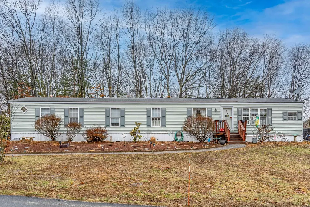 4 Cammett Drive Raymond NH 03077