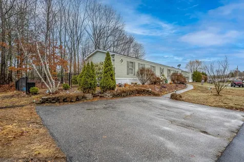 4 Cammett Drive Raymond NH 03077