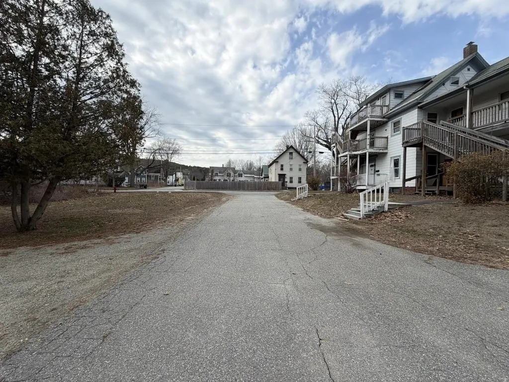 28 East Street Claremont NH 03743