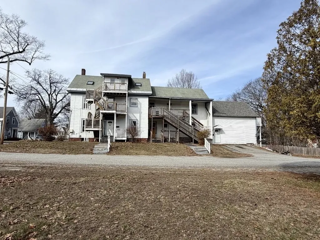 28 East Street Claremont NH 03743