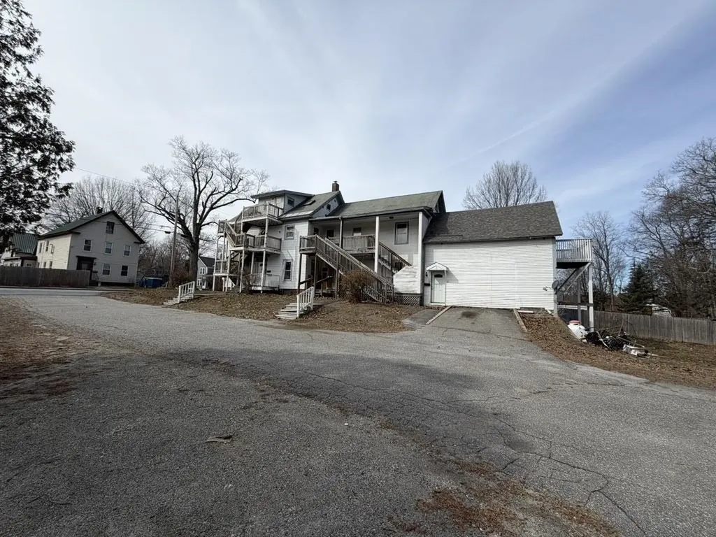 28 East Street Claremont NH 03743